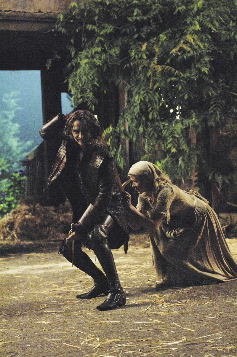 Illustration for article titled Once Upon a Time Episode 1.04 "The Price of Gold" Gallery